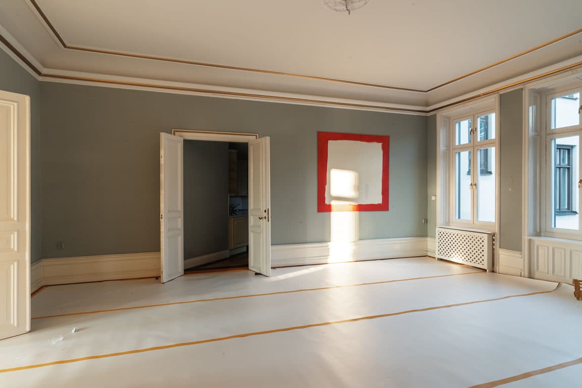 Renovering våning med tidstypiska detaljer på Strandvägen, Stockholm