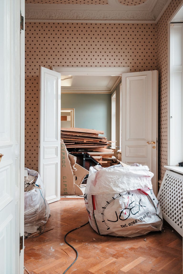 Renovering våning med tidstypiska detaljer på Strandvägen, Stockholm