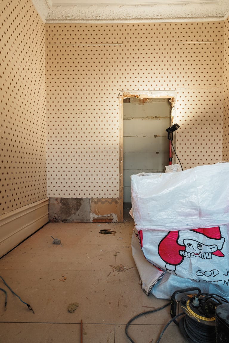 Renovering våning med tidstypiska detaljer på Strandvägen, Stockholm
