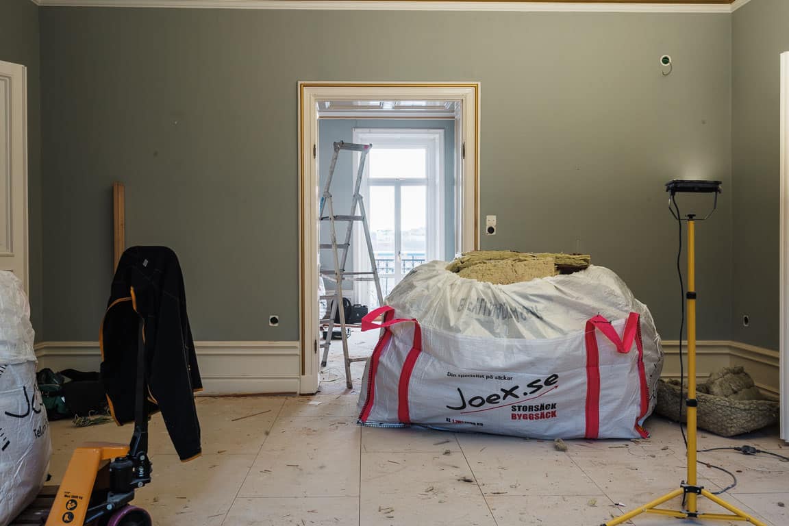 Renovering våning med tidstypiska detaljer på Strandvägen, Stockholm