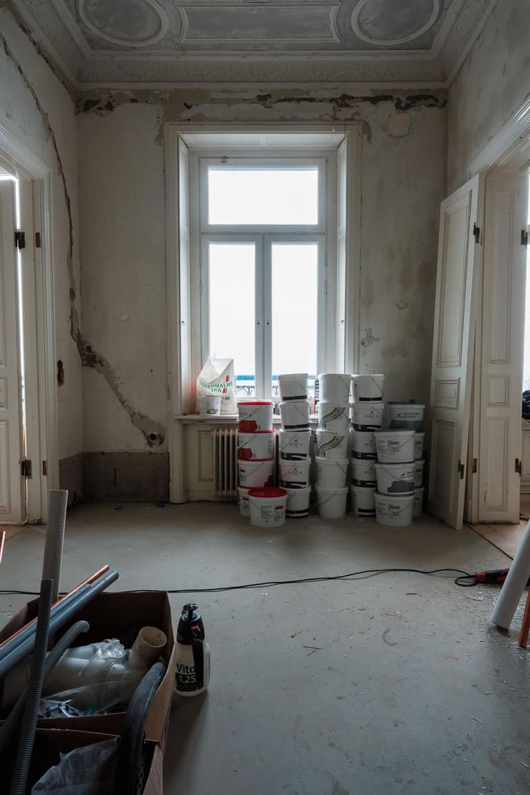 Renovering våning med tidstypiska detaljer på Strandvägen, Stockholm