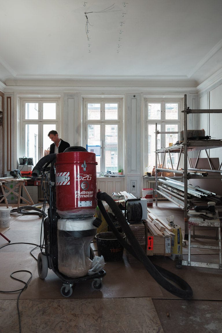 Renovering våning med tidstypiska detaljer på Strandvägen, Stockholm