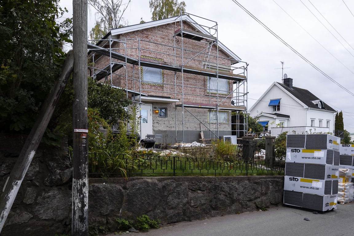 Tillbyggnad, renovering och putsning av fasad på villa Mälarhöjden, Stockholm