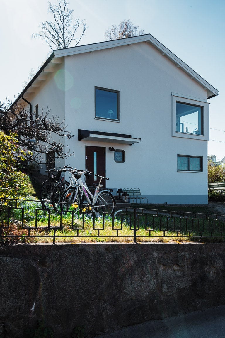 Efterbild - Tillbyggnad, renovering och putsning av fasad på villa Mälarhöjden, Stockholm