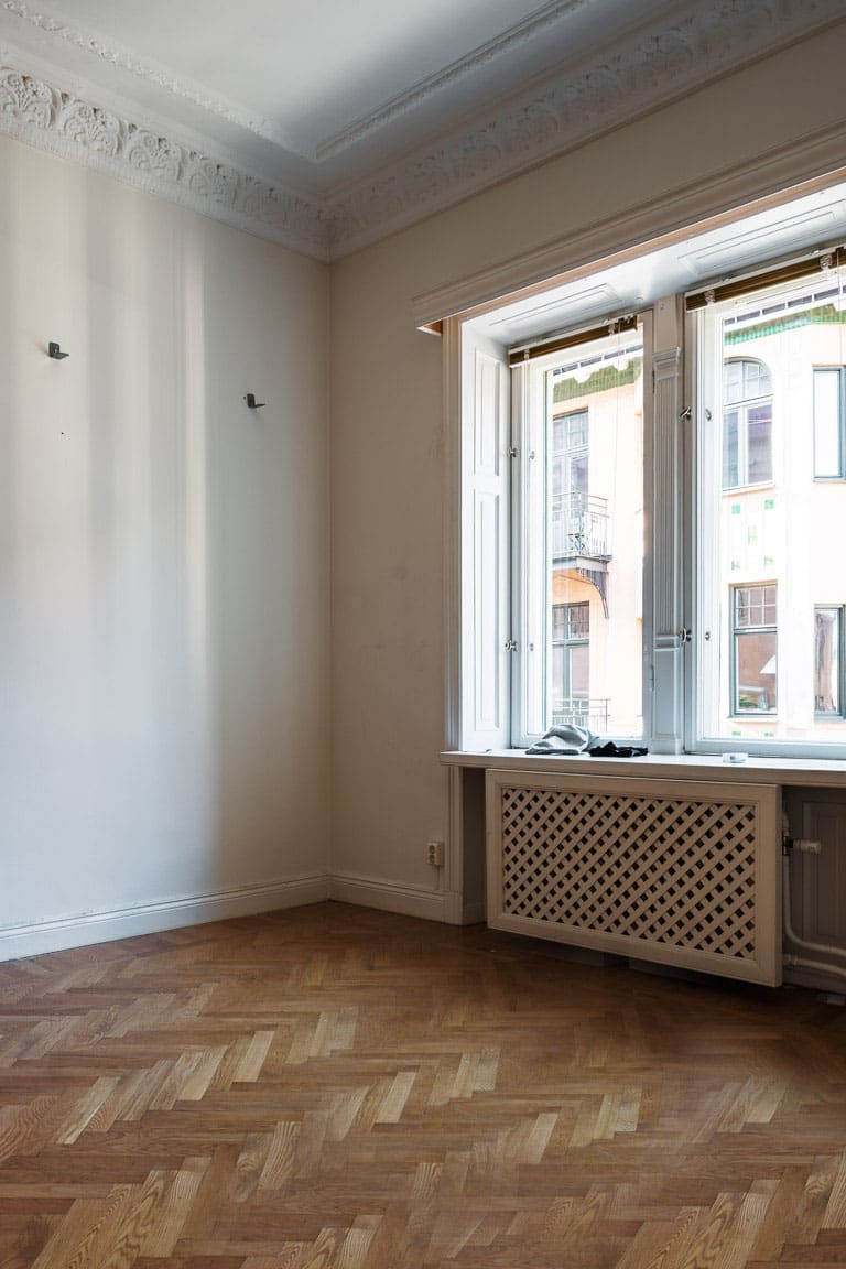 Bild på pågående totalrenovering av lägenhet på Östermalm