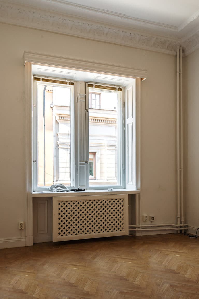 Bild på pågående totalrenovering av lägenhet på Östermalm